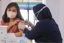 Vaksinasi Booster di...