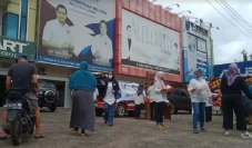 Bagi-bagi Nasi Kotak...