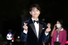 5 Artis Korea yang Pernah...