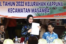 100 Warga Kelurahan...