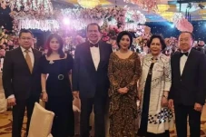 Hadiri Resepsi Pernikahan...