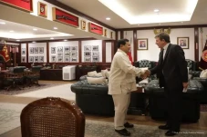 Terima Delegasi Inggris,...