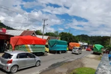 Truk Kontainer Rusak,...