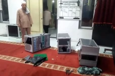 Jelang Subuh Pencuri...