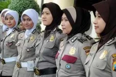 Polwan Gunakan Jilbab,...