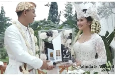 Adinda Azani Menikah,...