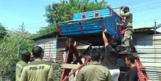 Puluhan Sangkar Merpati...