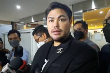 Ivan Gunawan Belikan...