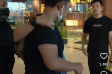 Pelecehan Anak di Mal...