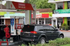 Harga Minyak Tinggi,...