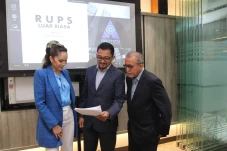 Cinta Laura Jadi Komisaris...