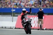Aksi Heroik Aleix Espargaro...