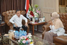 Mengadu ke DPR, Ibu...