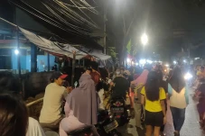 Trotoar Jadi Tempat...