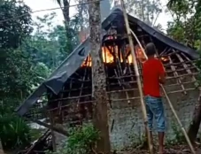 Rumah Diduga Milik Ayah...