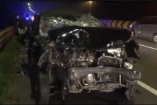 Polisi Buru Sopir Bus...