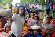 Gerkindo Bagikan Sembako...