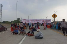 Protes Ganti Rugi Pembebasan...