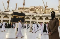 Saudi Ancam Denda Rp39,6...