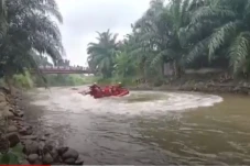 Ibu di Deliserdang Lemparkan...