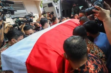 Peti Jenazah Tjahjo...