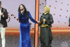 Dipuji Juri Iis Dahlia,...