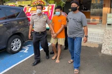 Ngejambret di SPBU Palmerah,...
