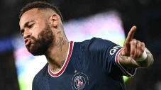 Neymar Tak Laku Dijual,...