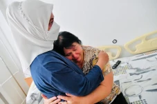 Iriana Jokowi Peluk...