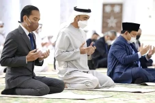 Momen Prabowo Salat...