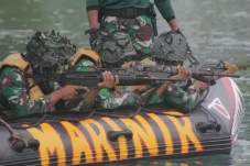 Terjun ke Medan Tempur,...