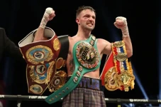Josh Taylor Lepas Sabuk...