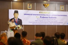 Di Hadapan Dekan dan...