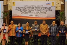 Parpol Didorong Beri...