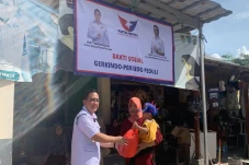 Gerkindo Bagikan Sembako...