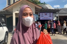 Warga Desa Cibatu Bekasi...