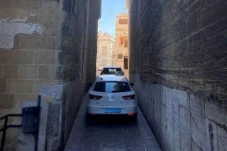 Cara Mengemudi Mobil...