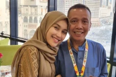 Ayah Ayu Ting Ting Jalani...