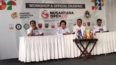 16 Tim Akademi Sepak...