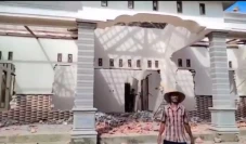 Cerai dengan Istri,...