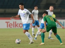 Kick-off Terlalu Malam,...