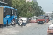 Hujan Deras, Sejumlah...