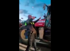 Polisi Belanda Tembaki...
