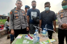 Gerebek Kampung Boncos,...