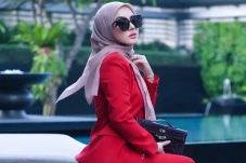 Syahrini Bawa Dompet...