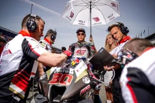 Takaaki Nakagami Butuh...