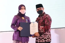 Berdedikasi di Bidang...
