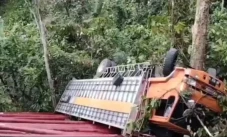 Truk Ekspedisi Angkut...