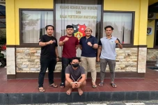 Gasak Perhiasan Rp100...