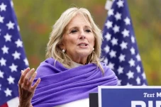 Kritik Jill Biden, Pensiunan...